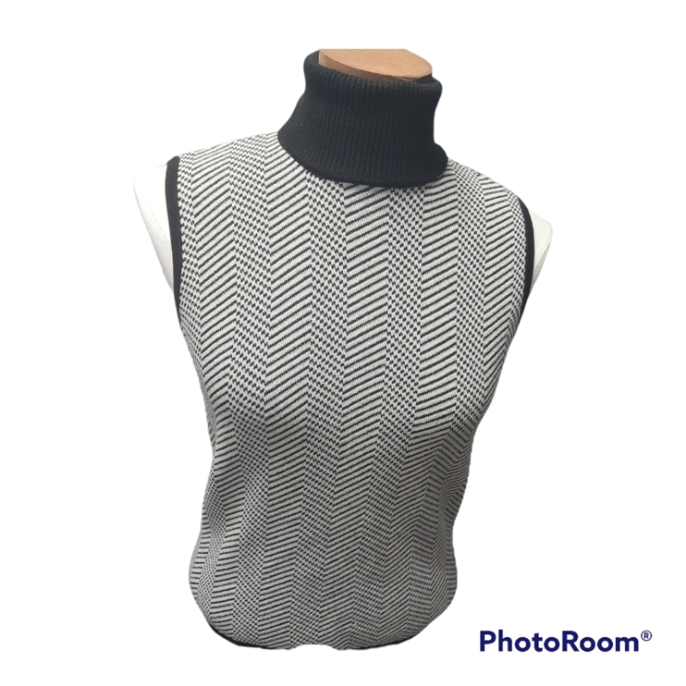 Geoffrey Beene Sleeveless turtleneck
